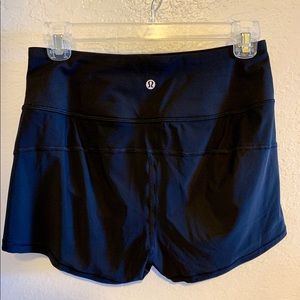 NWT Size 4 Lululemon Cinch and Stretch Short 2.5in